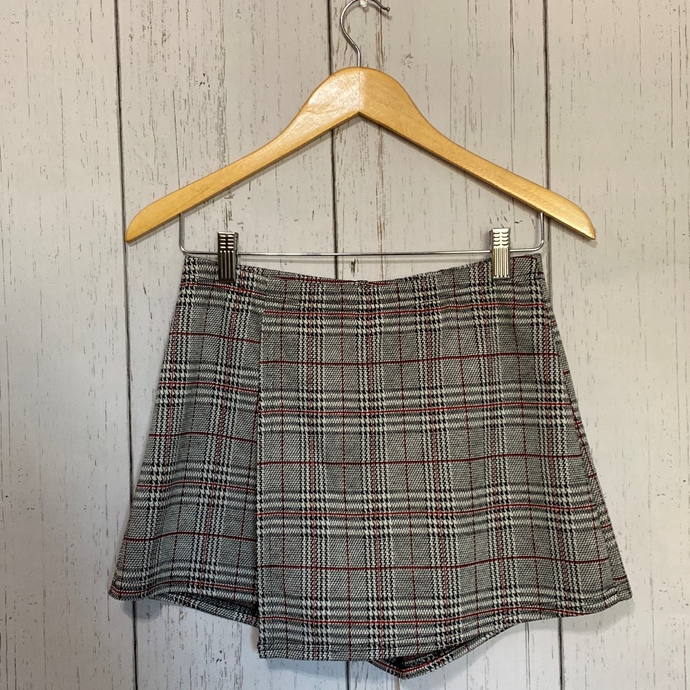 Skort with Plaid Houndstooth Pattern